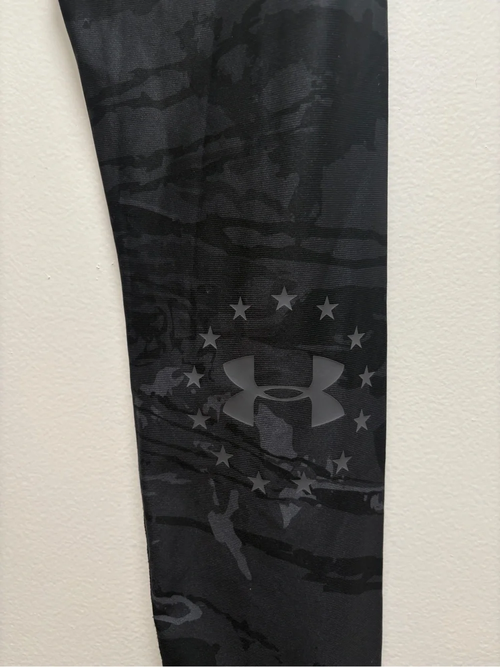 Under Armour Men’s Black Camo Compression Compression Tights | L | winter sport